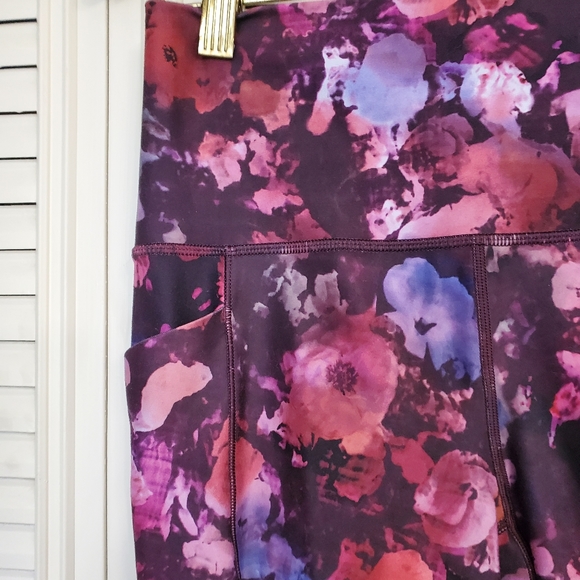 Athleta Printed Salutation Stash Pocket Leggings - Picture 4 of 8